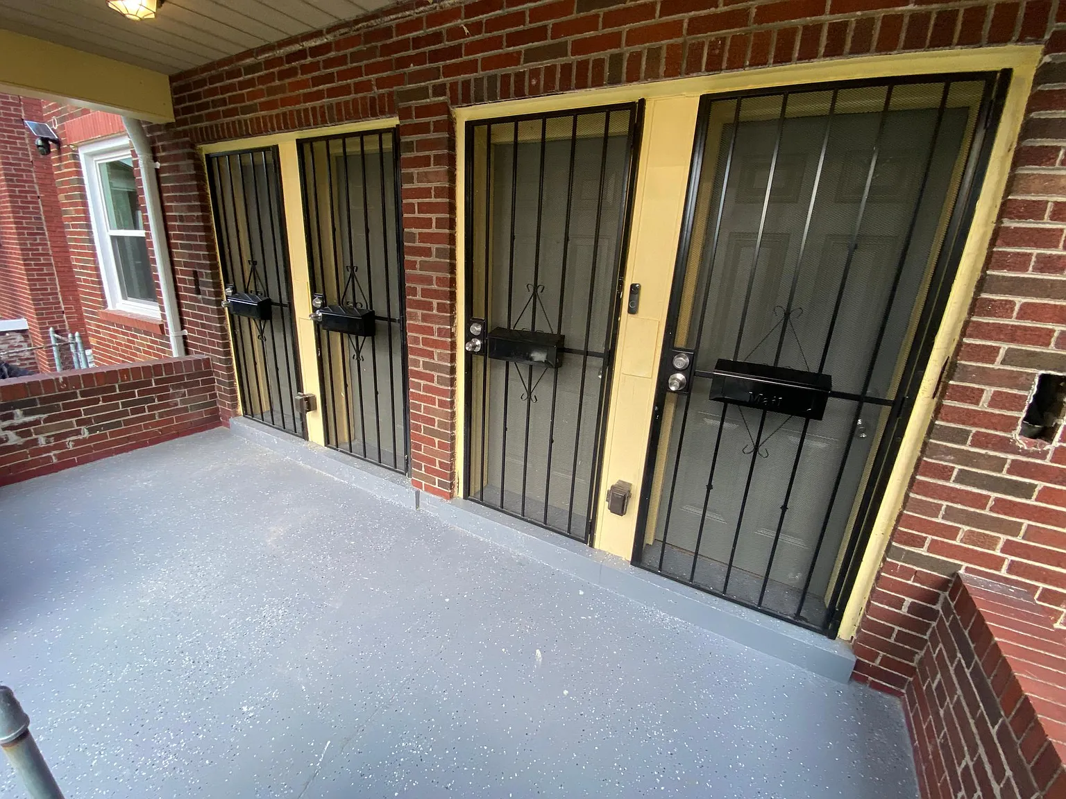 4242 Clarence Ave — Photo 4