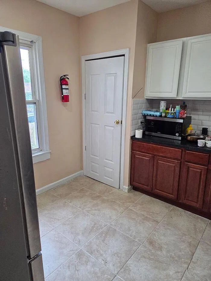7 bed, 2.0 bath, 1200 sqft, $3,495 — Photo 1