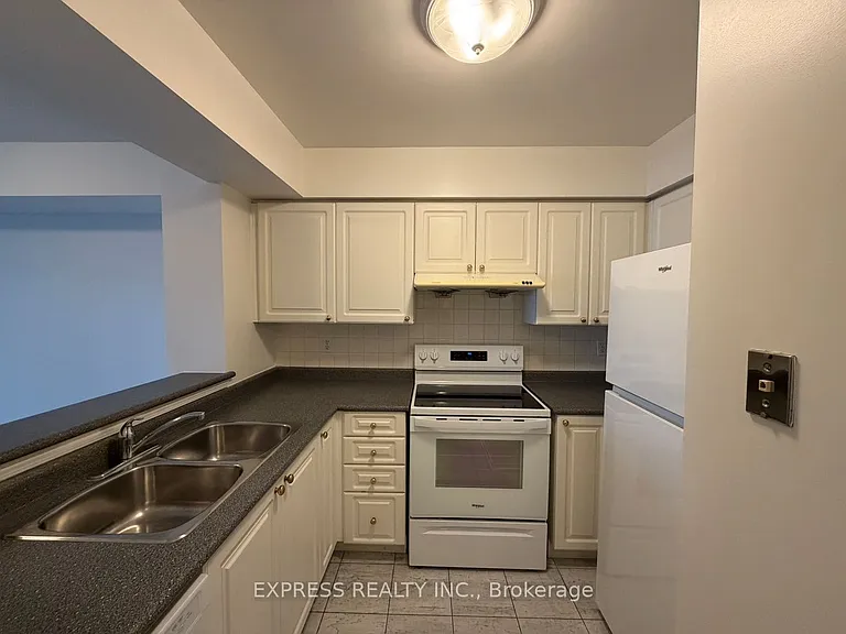18 Hillcrest Ave #501 — Photo 2