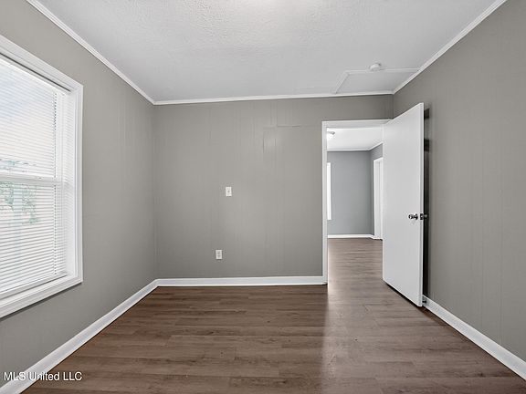 5th image of 609 Belvedere Rd