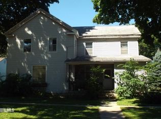 607 S Jackson St, Mount Carroll, IL 61053
