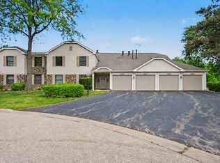 5235 Rockpointe Ct #5235, Gurnee, IL 60031