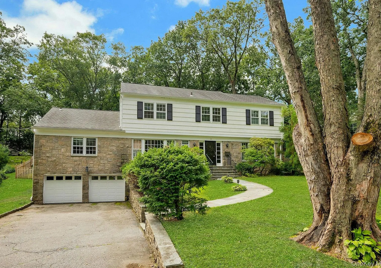 5 bed, 3.5 bath, 3342 sqft, $12,900 — Photo 2
