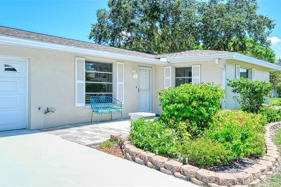 1st image of 7762 Holiday Dr N