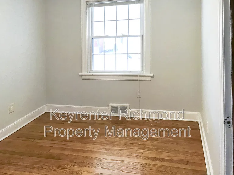 7418 Wentworth Ave — Photo 17