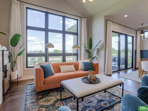 10717 S 126th Ct, Omaha, NE 68138