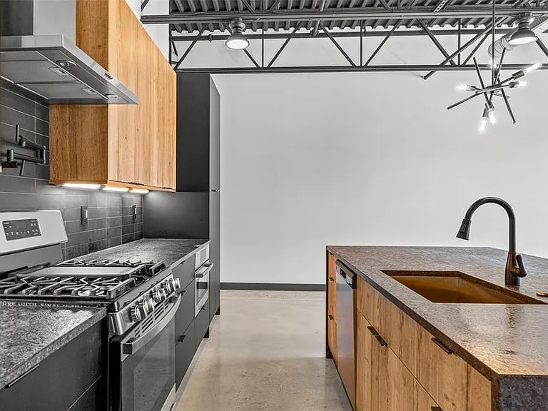 902 E Curtis St #1 — Photo 18