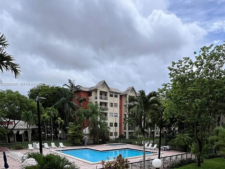 8290 Lake Dr #108 — Photo 45