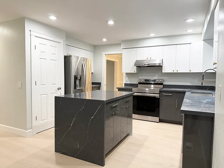 23820 SE 40th Pl — Photo 4