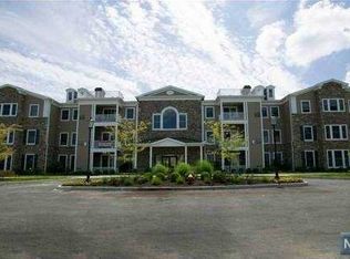5 Tenakill Park Dr #106-1H, Cresskill, NJ 07626