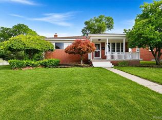 32612 Dover St, Garden City, MI 48135