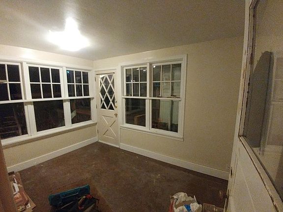 Sun porch/ Laundry room