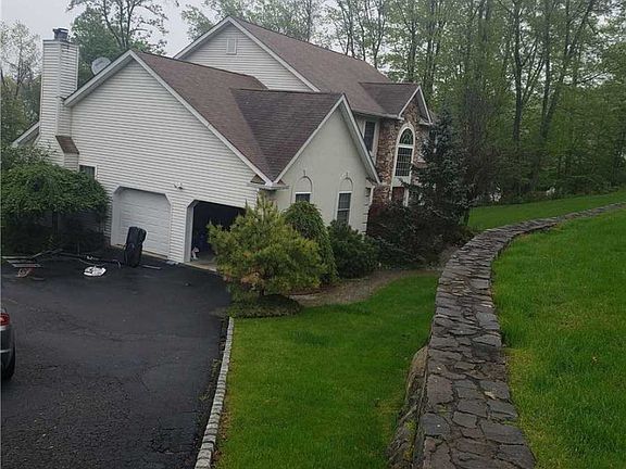 5th image of 11 Johnson Dr