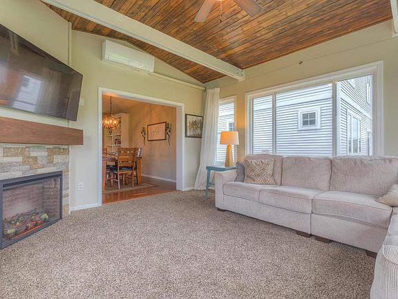 4th image of 2204 Jorissen St
