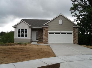 1452 Lawncrest Ct NE, Grand Rapids, MI 49505