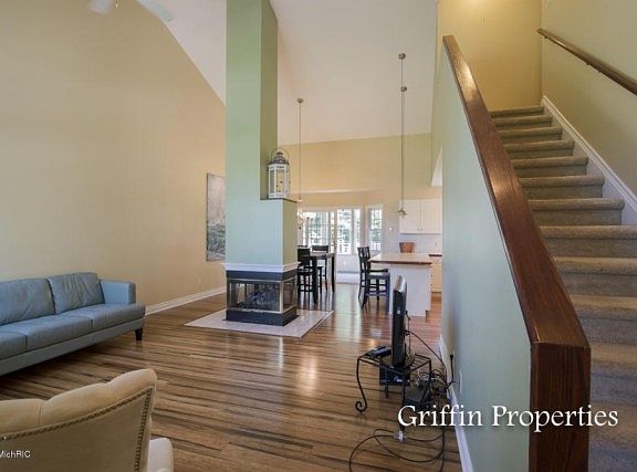 3rd image of 717 Georgia Ct NE