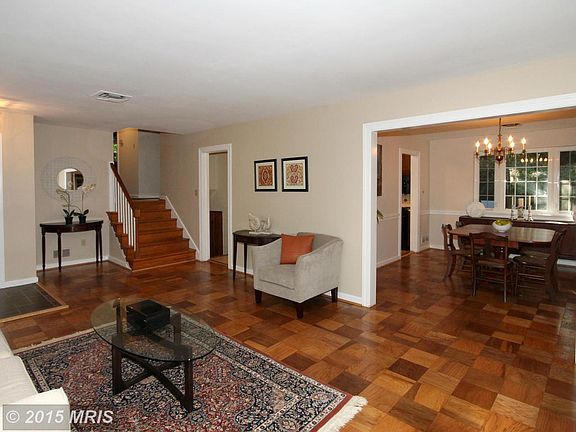 4th image of 3804 Hillcrest Ln
