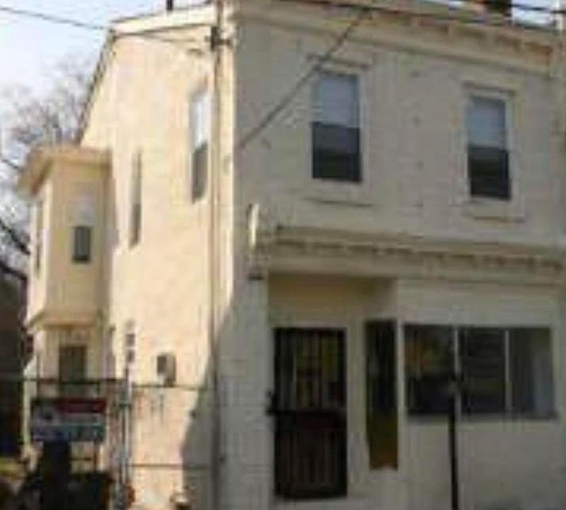 1st image of 1740 Margaret St