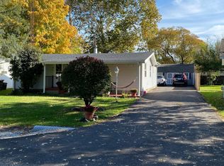 1011 S Pleasantview Dr, Tuscola, IL 61953