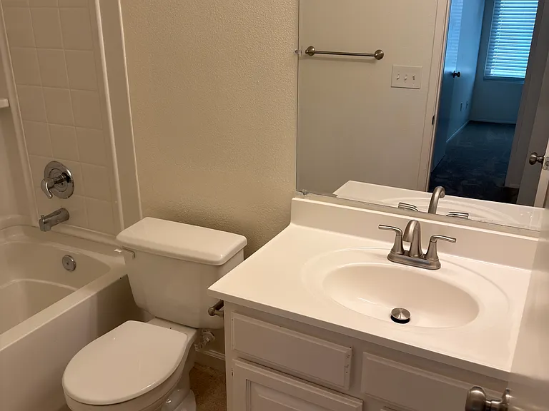 3652 Clairemont Dr #1D — Photo 13