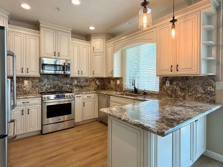 94 S Newport Dr — Photo 10