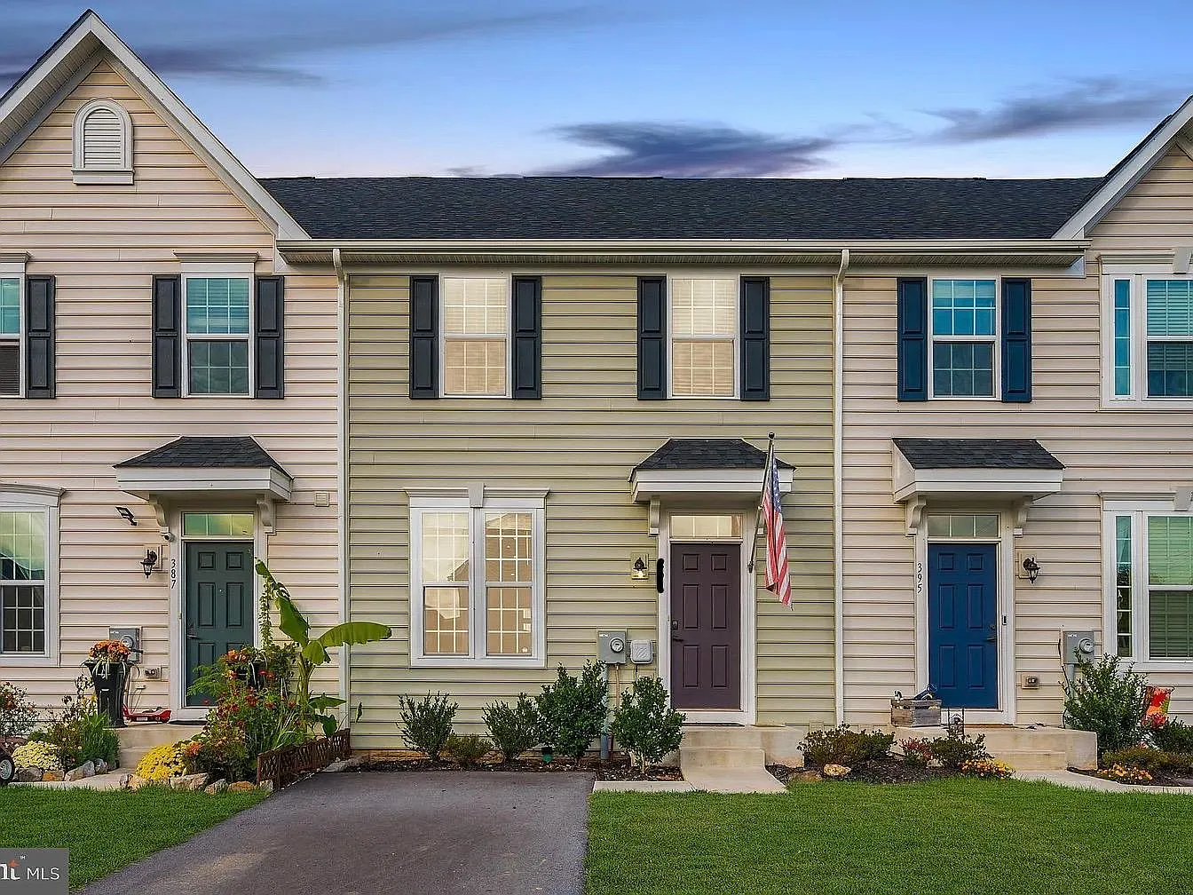 3 bed, 2.5 bath, 1988 sqft, $2,100 — Photo 1