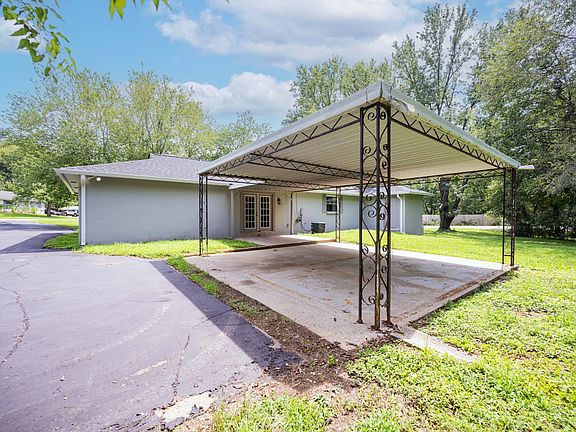 5th image of 315 Pioneer Dr