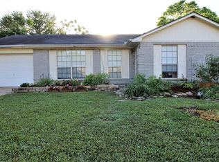 1019 E Belgravia Dr, Pearland, TX 77584