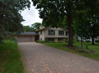 7262 Gordon Dr, Eden Prairie, MN 55346