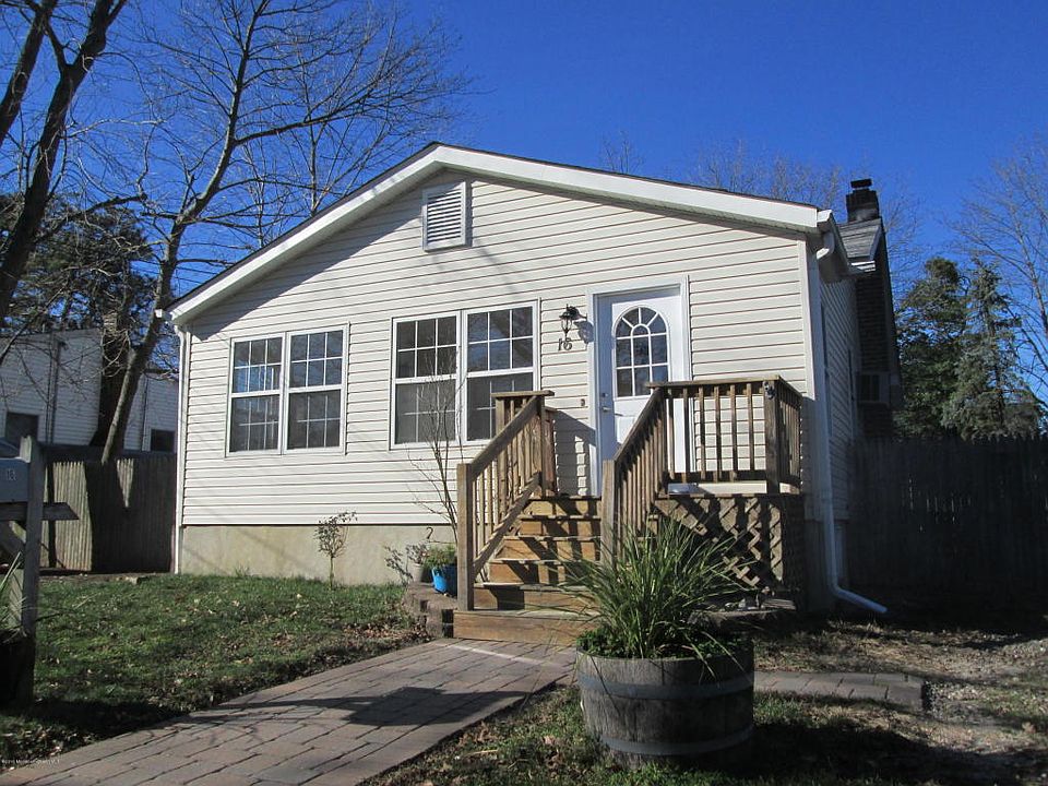 1st image of 16 Pollys Park Dr