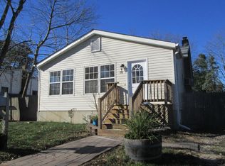 16 Pollys Park Dr, Toms River, NJ 08753