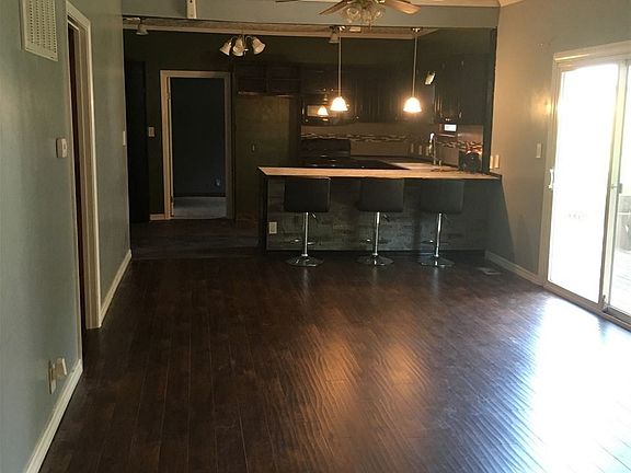3rd image of 1004 S A St