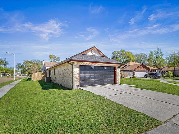 3rd image of 8210 Windfall Ct