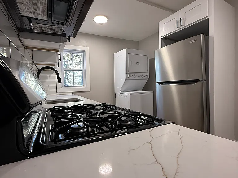 324 Congress Ave #3 — Photo 12