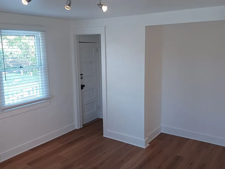 221 N Orange St — Photo 10