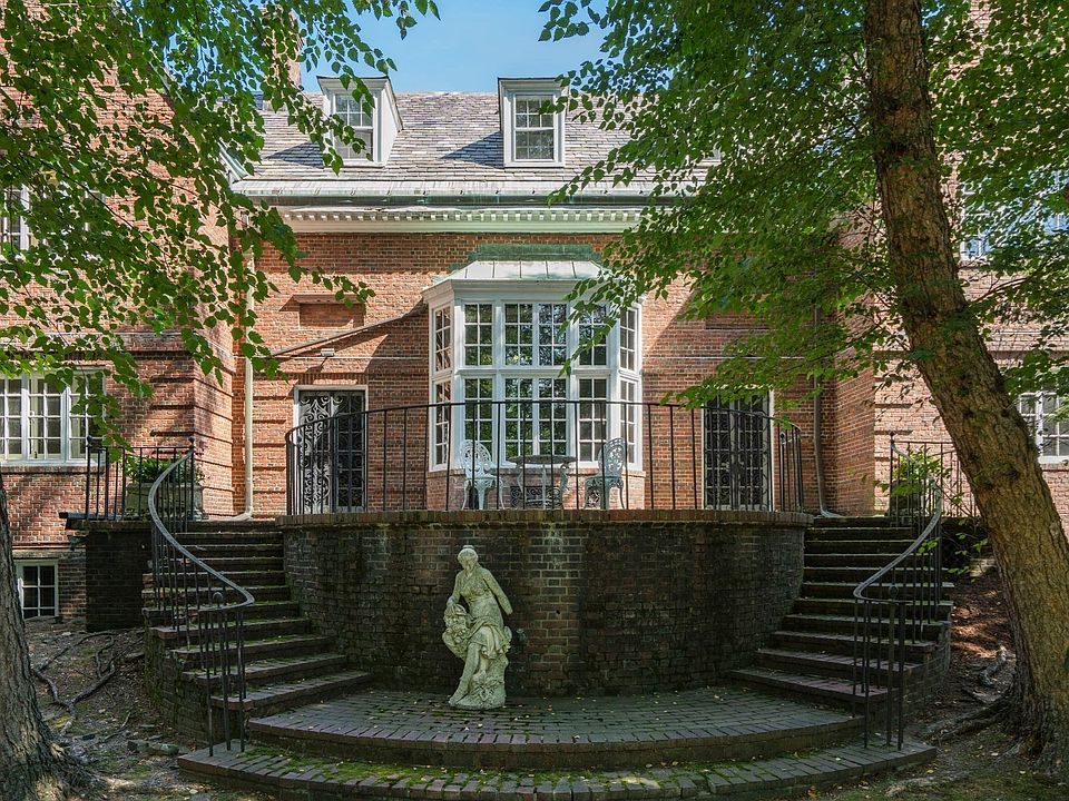 1st image of 180 Ivy St