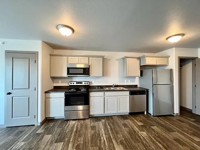Studio, 882 sqft, $975 — Photo 3