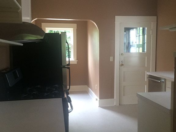 Kitchen/eating nook