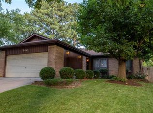 342 Palermo Dr, Ballwin, MO