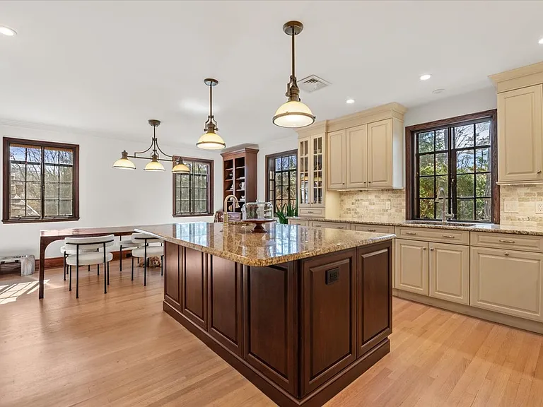 12 Hampton Rd — Photo 8
