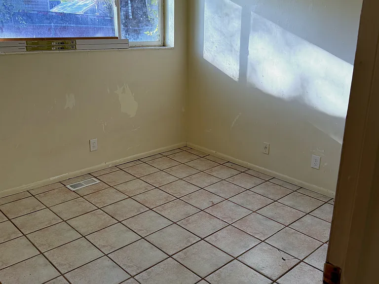 1216 W Pacific Ave — Photo 13