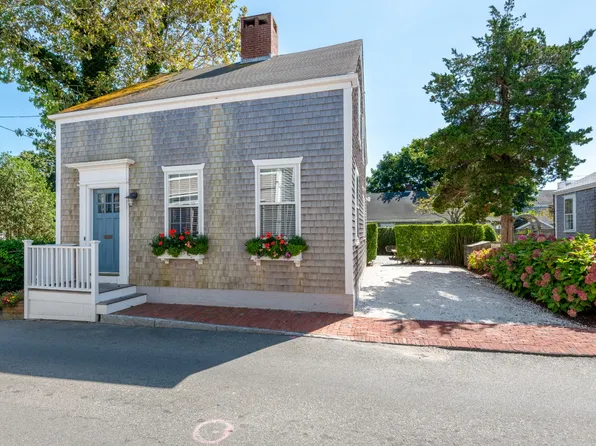 8 E Dover St, Nantucket, MA 02554
