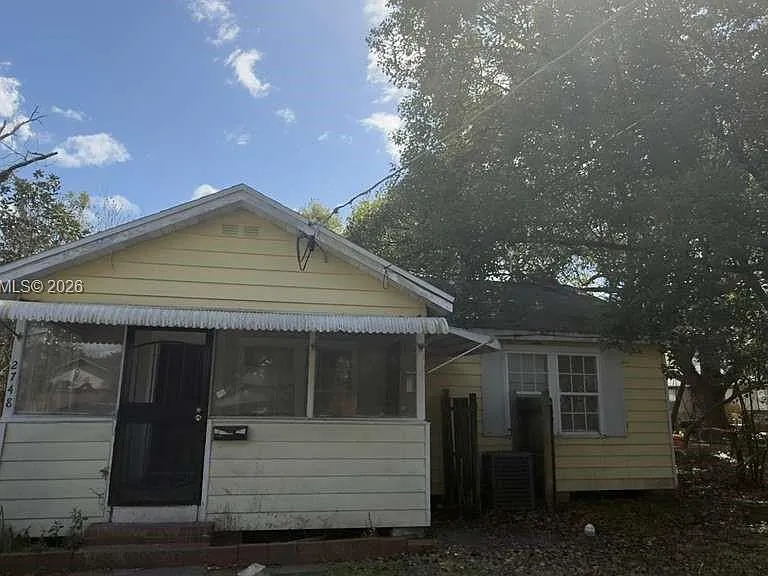 2748 Broadway Ave — Photo 34