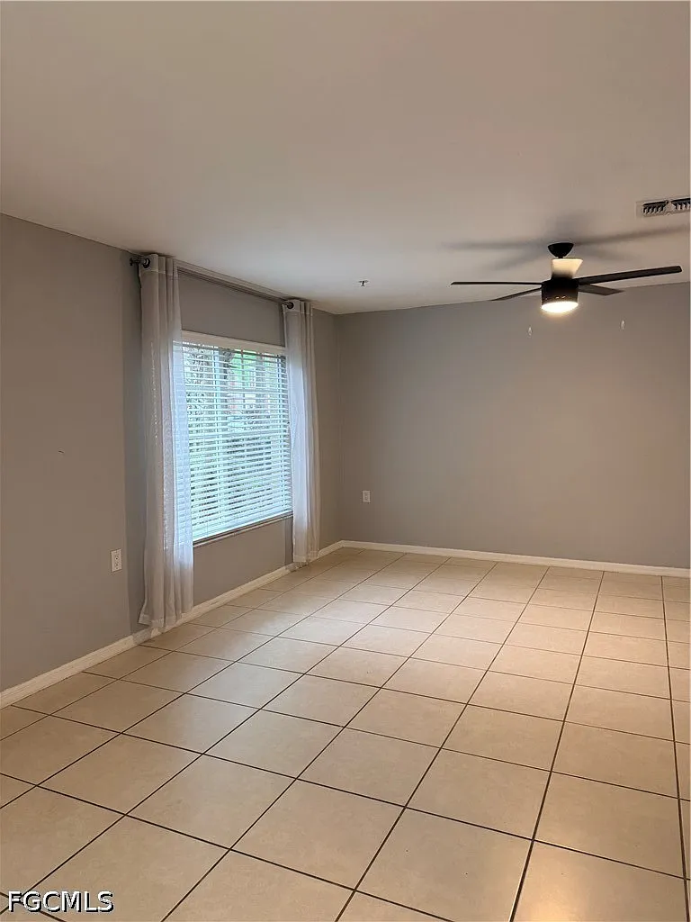3 bed, 2.5 bath, 1302 sqft, $1,700 — Photo 3