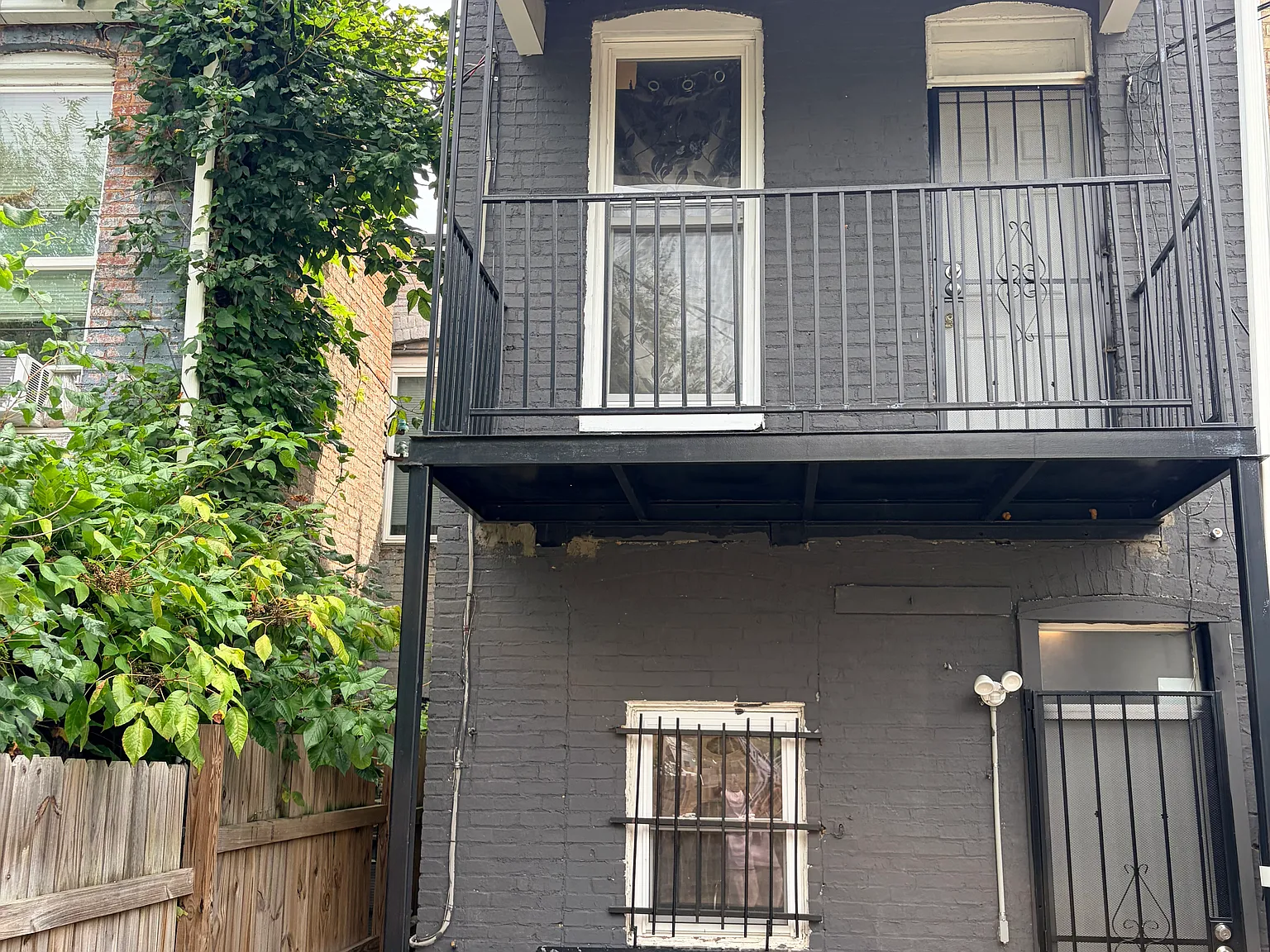 3 bed, 1.5 bath, 1232 sqft, $1,733 — Photo 2