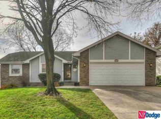 1021 Creighton Rd, Papillion, NE 68046