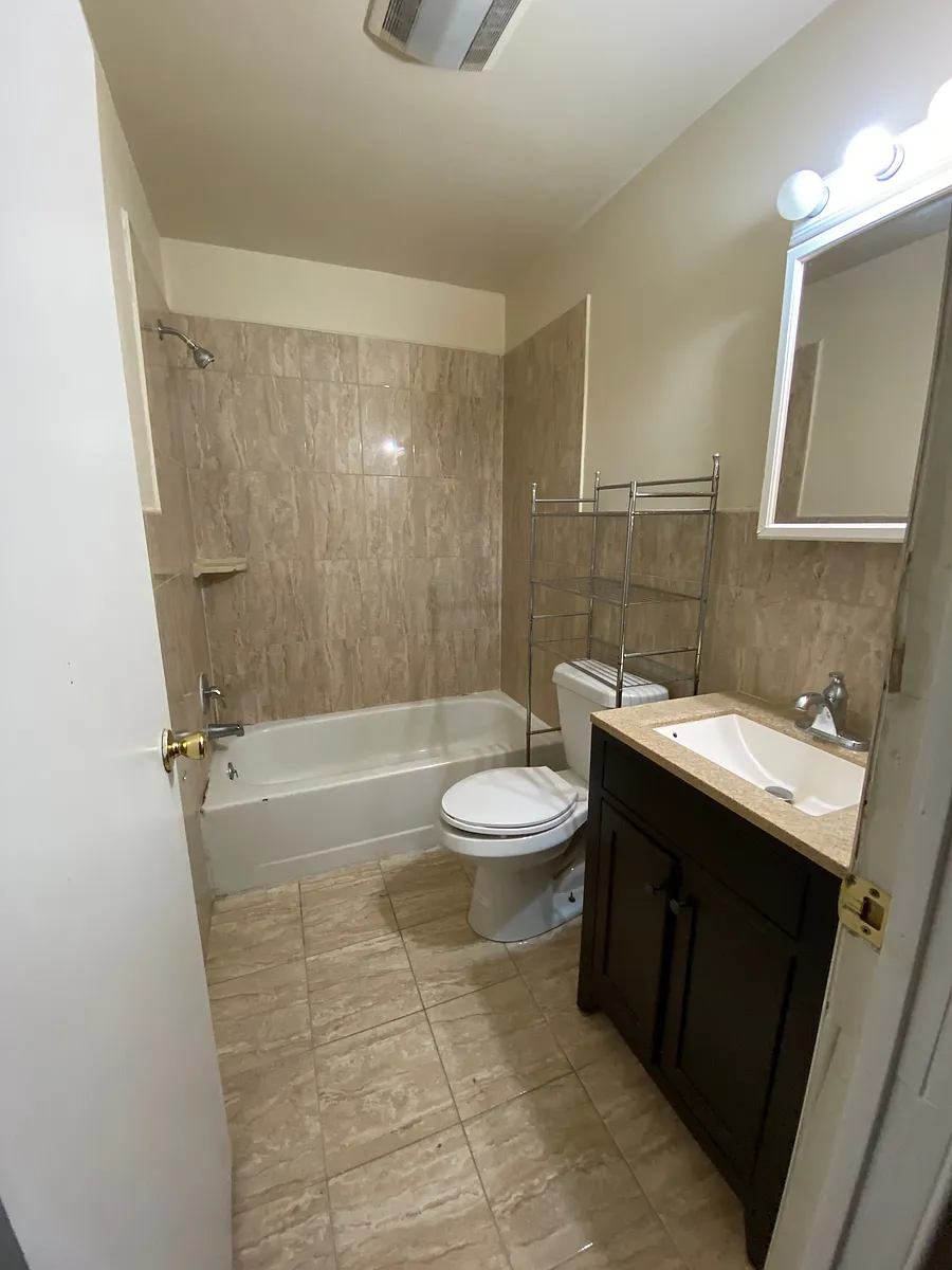 Building Photo - 505 S 41st St