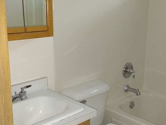 4th image of 815 Riverview Dr