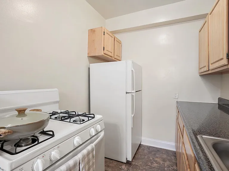 Maple / White Appliance Design Package