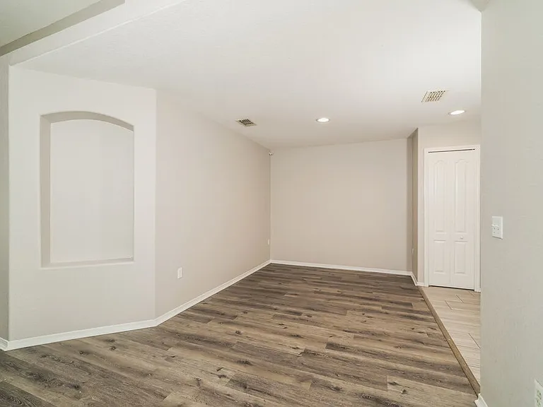 8179 Woodvine Cir — Photo 6